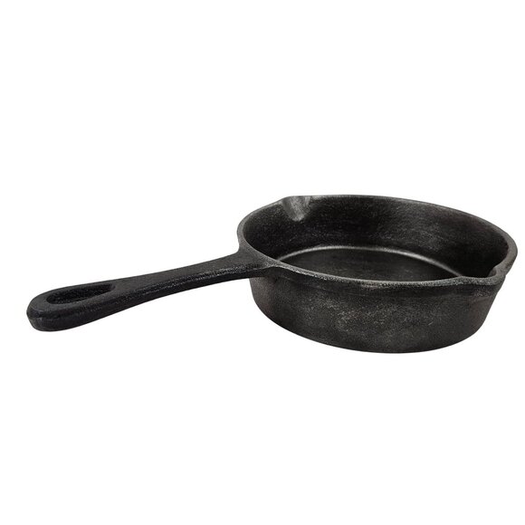 Cast Iron Skillet Double Pour Spout Made In China 6 in Diameter Handle Loop - Picture 9 of 10